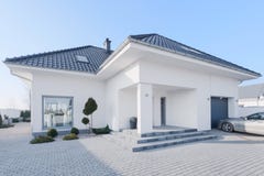 Enormous modern villa Royalty Free Stock Images Enormous modern villa Royalty Free Stock Images