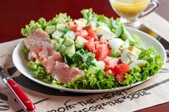 Ensalada de Cobb - comida americana tradicional imagenes de archivo Ensalada de Cobb - comida americana tradicional imagenes de archivo