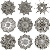 Ensemble de mandalas noirs et blancs illustration libre de droits Ensemble de mandalas noirs et blancs illustration libre de droits