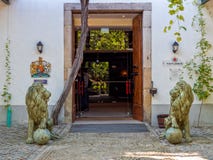 Entrada da casa do porto do ` s de Taylor, Gaia, Portugal fotografia de stock Entrada da casa do porto do ` s de Taylor, Gaia, Portugal fotografia de stock