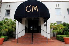 Entrada delantera a la casa histórica famosa Marina Hotel y al restaurante, playa de Jacksonville, la Florida, 2015 Imagenes de archivo Entrada delantera a la casa histórica famosa Marina Hotel y al restaurante, playa de Jacksonville, la Florida, 2015 Imagenes de archivo