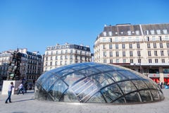 Entrada do metro em St Lazare de Gare em Paris, França imagem de stock Entrada do metro em St Lazare de Gare em Paris, França imagem de stock