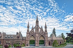 Entrada gótica en el cementerio de Bosque verde imágenes de archivo libres de regalías Entrada gótica en el cementerio de Bosque verde imágenes de archivo libres de regalías