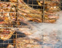 Entrecôtesteaks auf dem Grill stockfotografie Entrecôtesteaks auf dem Grill stockfotografie