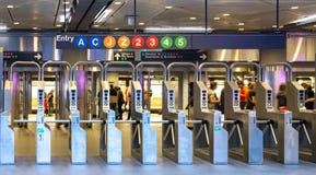 Entrée de station de métro de Fulton Street à Manhattan du centre, New York City photographie stock Entrée de station de métro de Fulton Street à Manhattan du centre, New York City photographie stock