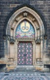 Entrée décorée d'église à Prague Vysehrad Photos stock Entrée décorée d'église à Prague Vysehrad Photos stock