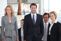 Equipe do negócio no aeroporto Equipe do negócio no aeroporto