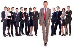 Equipe principal para diante de passeio do homem de negócio foto de stock Equipe principal para diante de passeio do homem de negócio foto de stock
