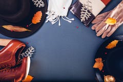 Equipo de la hembra del otoño Sistema de ropa, de zapatos y de accesorios Copie el espacio Concepto de las compras imágenes de archivo libres de regalías Equipo de la hembra del otoño Sistema de ropa, de zapatos y de accesorios Copie el espacio Concepto de las compras imágenes de archivo libres de regalías
