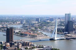 Erasmus Bridge em Rotterdam, Países Baixos imagens de stock Erasmus Bridge em Rotterdam, Países Baixos imagens de stock