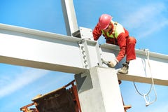 Erbauermühlenbauerarbeitskraft an der Baustelle stockbilder Erbauermühlenbauerarbeitskraft an der Baustelle stockbilder