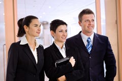 Erfolgreiche junge Geschäftsleute stockbild Erfolgreiche junge Geschäftsleute stockbild