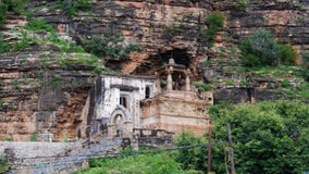 Erramala Hill Cave Shiva Temple, Yaganti, Kurnool, Rayalaseema