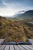Erstaunliche Sonnenaufgangberglandschaft mit vibrierenden Farben und Galan stockfotografie Erstaunliche Sonnenaufgangberglandschaft mit vibrierenden Farben und Galan stockfotografie