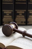 Escalas del símbolo de la justicia, imagen legal del concepto de la ley imágenes de archivo libres de regalías Escalas del símbolo de la justicia, imagen legal del concepto de la ley imágenes de archivo libres de regalías