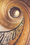 Escalier spiralé dans le vieux château Photos stock Escalier spiralé dans le vieux château Photos stock