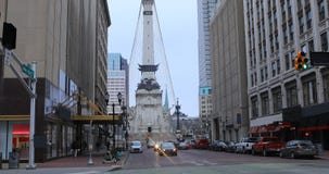 Escena de la calle en el círculo del monumento en Indianapolis, Indiana 4K metrajes Escena de la calle en el círculo del monumento en Indianapolis, Indiana 4K metrajes