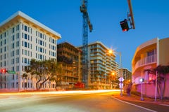 Escena Miami Beach Collins Avenue y 90.o Stre de la ciudad de la intersección Imagen de archivo Escena Miami Beach Collins Avenue y 90.o Stre de la ciudad de la intersección Imagen de archivo