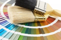 Escova de pintura na carta de cor fotografia de stock Escova de pintura na carta de cor fotografia de stock