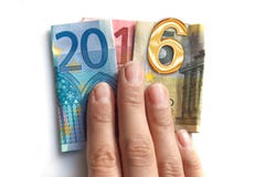 2016 escrito com cédulas dos euro em uma mão isolada no branco Fotos de Stock 2016 escrito com cédulas dos euro em uma mão isolada no branco Fotos de Stock