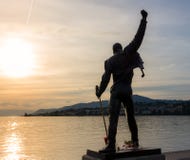 Escultura de Freddie Mercury en puesta del sol fotografía de archivo libre de regalías Escultura de Freddie Mercury en puesta del sol fotografía de archivo libre de regalías