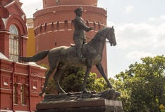 Escultura, marechal Zhukov a cavalo, no centro de Moscou fotografia de stock royalty free Escultura, marechal Zhukov a cavalo, no centro de Moscou fotografia de stock royalty free