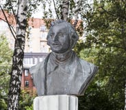 Escultura N V El retrato de Gogol en el parque Muzeon, bronce fotos de archivo libres de regalías Escultura N V El retrato de Gogol en el parque Muzeon, bronce fotos de archivo libres de regalías