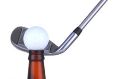 Esfera de golfe no frasco com ferro imagem de stock Esfera de golfe no frasco com ferro imagem de stock