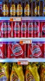 Eskisehir, Turquia - 15 de março de 2017: Cervejas de Tuborg em prateleiras do supermercado foto de stock royalty free Eskisehir, Turquia - 15 de março de 2017: Cervejas de Tuborg em prateleiras do supermercado foto de stock royalty free