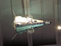 Espace o satélite que orbita a terra em um sol da estrela do fundo Elementos desta imagem fornecidos pela NASA fotografia de stock Espace o satélite que orbita a terra em um sol da estrela do fundo Elementos desta imagem fornecidos pela NASA fotografia de stock