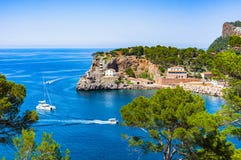 Espanha Majorca Porto de Soller do mar Mediterrâneo imagens de stock royalty free Espanha Majorca Porto de Soller do mar Mediterrâneo imagens de stock royalty free