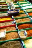 Especiarias coloridas indianas na feira da ladra de Anjuna imagem de stock Especiarias coloridas indianas na feira da ladra de Anjuna imagem de stock