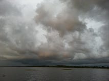 Esta é uma imagem do céu chuvoso imagem de stock Esta é uma imagem do céu chuvoso imagem de stock