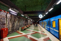 Estación de Tunnelbana del metro de Kungstradgarden, Estocolmo, Suecia imagenes de archivo Estación de Tunnelbana del metro de Kungstradgarden, Estocolmo, Suecia imagenes de archivo