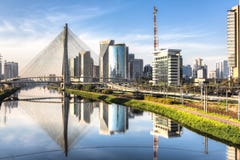 Estaiada bro - Sao Paulo - Brasilien royaltyfria bilder Estaiada bro - Sao Paulo - Brasilien royaltyfria bilder