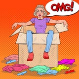 Estallido Art Stressed Woman en la caja con diversa ropa Equipaje de la nueva casa stock de ilustración Estallido Art Stressed Woman en la caja con diversa ropa Equipaje de la nueva casa stock de ilustración