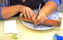 Estambul, Turqu?a 17 de mayo - 2016: Pintado a mano un plato turco foto de archivo Estambul, Turqu?a 17 de mayo - 2016: Pintado a mano un plato turco foto de archivo