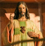Estatua de Jesús y del corazón sagrado Fotos de archivo libres de regalías Estatua de Jesús y del corazón sagrado Fotos de archivo libres de regalías