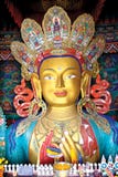 Estatua de Maitreya Buda en el monasterio de Thiksey, Leh-Ladakh, Jammu y Cachemira, la India fotos de archivo libres de regalías Estatua de Maitreya Buda en el monasterio de Thiksey, Leh-Ladakh, Jammu y Cachemira, la India fotos de archivo libres de regalías