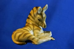A estatueta da zebra é um animal africano do mamífero imagem de stock A estatueta da zebra é um animal africano do mamífero imagem de stock