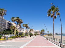 ESTEPONA, ANDALUCIA/SPAIN - 5 MAI : Promenade à Estepona Espagne photo stock ESTEPONA, ANDALUCIA/SPAIN - 5 MAI : Promenade à Estepona Espagne photo stock