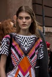 Estilo da rua durante Milan Fashion Week para a mola/verão 2015 fotografia de stock Estilo da rua durante Milan Fashion Week para a mola/verão 2015 fotografia de stock