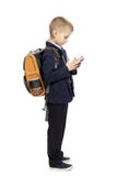 Estudante em um terno com uma trouxa e um smartphone em suas mãos Vista lateral Isolado em um fundo branco imagens de stock royalty free Estudante em um terno com uma trouxa e um smartphone em suas mãos Vista lateral Isolado em um fundo branco imagens de stock royalty free
