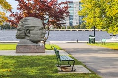 Estátua da cabeça de Arthur Fiedler na baía traseira Boston imagens de stock Estátua da cabeça de Arthur Fiedler na baía traseira Boston imagens de stock