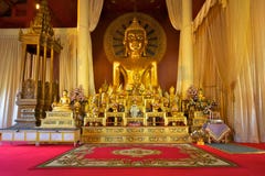 Estátua de Buddha no templo de Wat Phra Singh, Chiang Mai Fotografia de Stock Estátua de Buddha no templo de Wat Phra Singh, Chiang Mai Fotografia de Stock