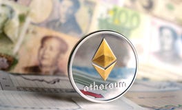 Ethereum moneta przeciw różnym banknotom Obrazy Stock Ethereum moneta przeciw różnym banknotom Obrazy Stock