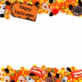 Etichetta felice di Halloween con il confine del doppio della caramella sopra un fondo bianco Immagini Stock Libere da Diritti Etichetta felice di Halloween con il confine del doppio della caramella sopra un fondo bianco Immagini Stock Libere da Diritti