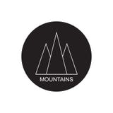 Etiqueta simples com ilustrações do vetor das montanhas e rotulação das montanhas ilustração royalty free Etiqueta simples com ilustrações do vetor das montanhas e rotulação das montanhas ilustração royalty free