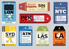 Etiquetas del equipaje del vintage, sistema del vector de las etiquetas del viaje stock de ilustración Etiquetas del equipaje del vintage, sistema del vector de las etiquetas del viaje stock de ilustración