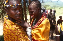 Etnische Karamojong vrouwen, Karamoja, Oeganda royalty-vrije stock afbeeldingen Etnische Karamojong vrouwen, Karamoja, Oeganda royalty-vrije stock afbeeldingen